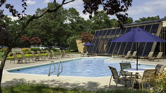Imagen de la piscina del Hotel Doubletree By Hilton Williamsburg. Foto 5