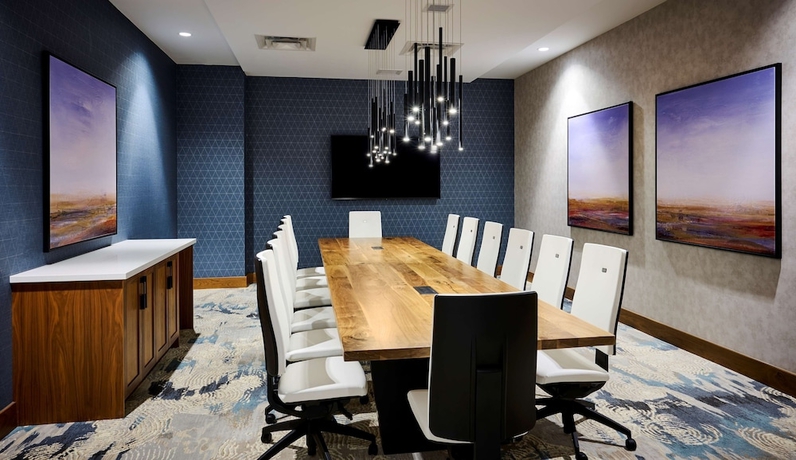 Imagen de los interiores del Hotel Doubletree By Hilton Windsor And Suites. Foto 17