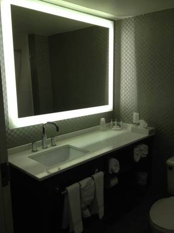 Imagen de la habitación del Hotel Doubletree By Hilton Winston Salem - University. Foto 2
