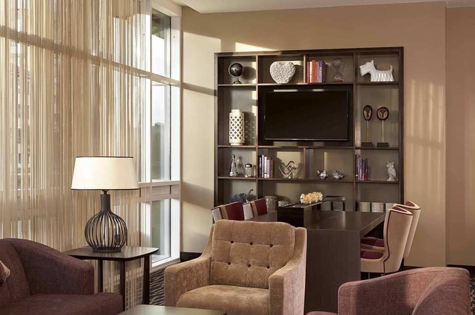 Imagen de los interiores del Hotel Doubletree By Hilton Woking. Foto 11