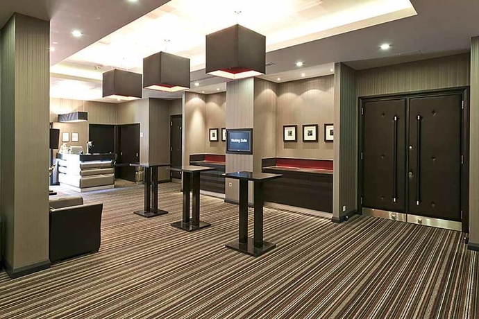 Imagen de los interiores del Hotel Doubletree By Hilton Woking. Foto 16