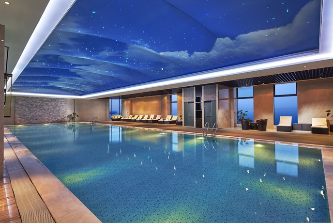 Imagen de la piscina del Hotel Doubletree By Hilton Wuhu. Foto 16