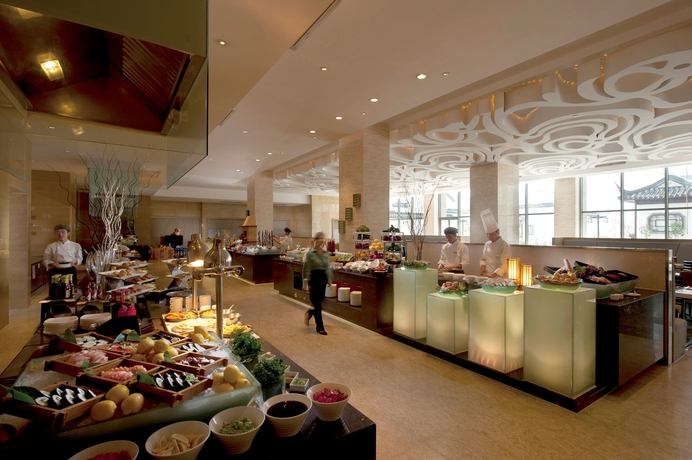 Imagen del bar/restaurante del Hotel Doubletree By Hilton Wuxi. Foto 2