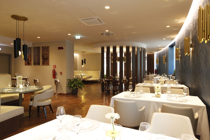 Imagen del bar/restaurante del Hotel Doubletree By Hilton Yerevan City Centre. Foto 3