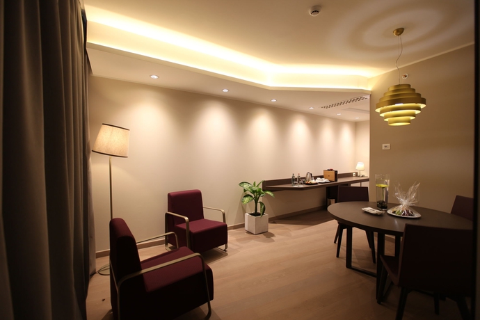 Imagen de los interiores del Hotel Doubletree By Hilton Yerevan City Centre. Foto 16