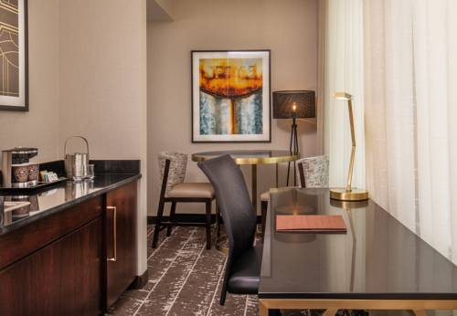 Imagen de la habitación del Hotel Doubletree By Hilton Youngstown Downtown. Foto 3