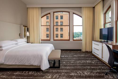 Imagen de la habitación del Hotel Doubletree By Hilton Youngstown Downtown. Foto 6