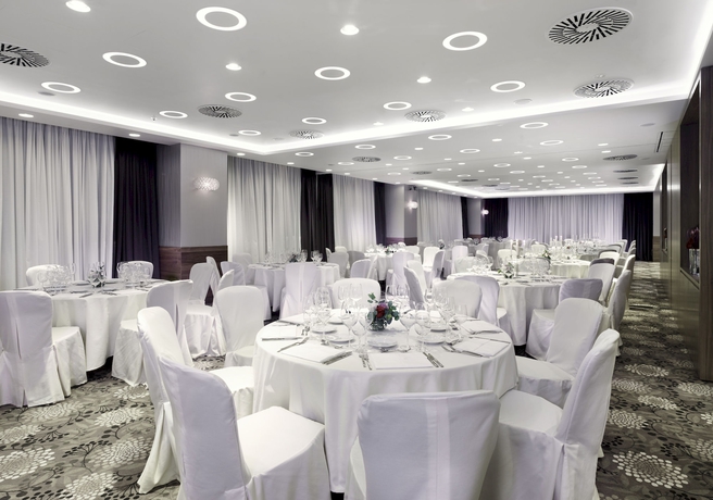 Imagen de los interiores del Hotel Doubletree By Hilton Zagreb. Foto 12