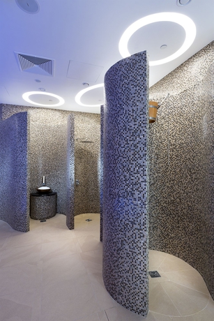 Imagen de la piscina del Hotel Doubletree By Hilton and Conference Centre Warsaw. Foto 12