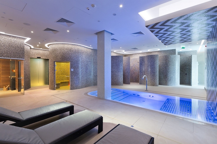 Imagen de la piscina del Hotel Doubletree By Hilton and Conference Centre Warsaw. Foto 13
