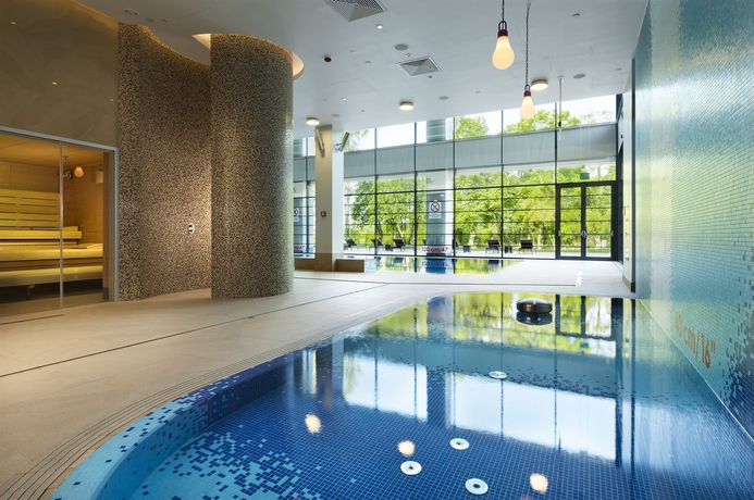 Imagen de la piscina del Hotel Doubletree By Hilton and Conference Centre Warsaw. Foto 15