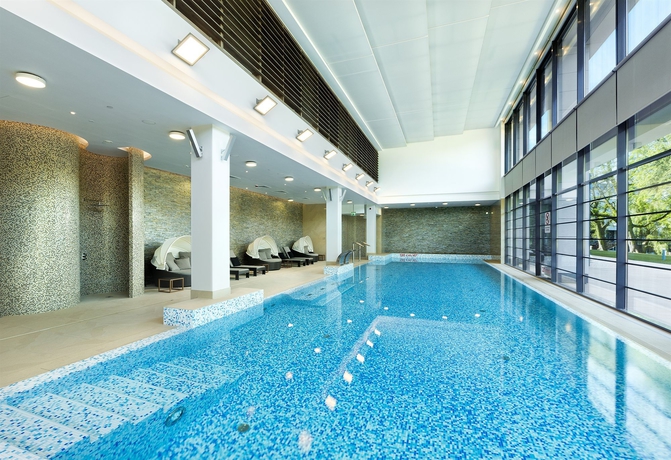 Imagen de la piscina del Hotel Doubletree By Hilton and Conference Centre Warsaw. Foto 16