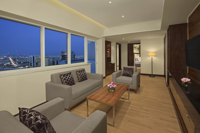 Imagen de los interiores del Hotel Doubletree By Hilton and Residences Dubai Al Barsha. Foto 14