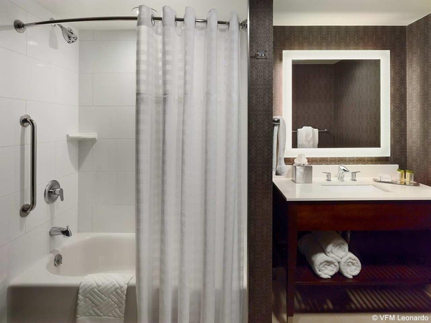 Imagen general del Hotel Doubletree By Hilton and Suites Charleston Airport. Foto 14