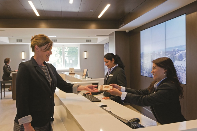 Imagen de los interiores del Hotel Doubletree By Hilton and Suites Victoria. Foto 14