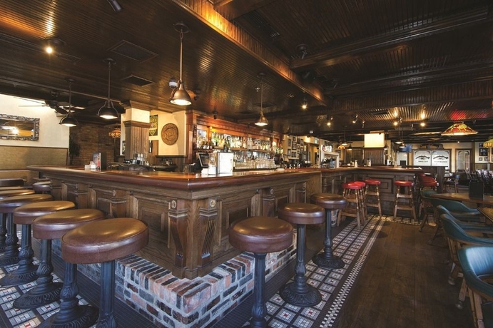 Imagen del bar/restaurante del Hotel Doubletree By Hilton and Suites Victoria. Foto 6