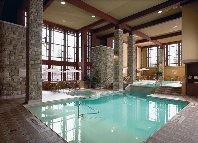 Imagen de la piscina del Hotel Doubletree Fallsview Resort and Spa By Hilton Niagara Falls. Foto 15