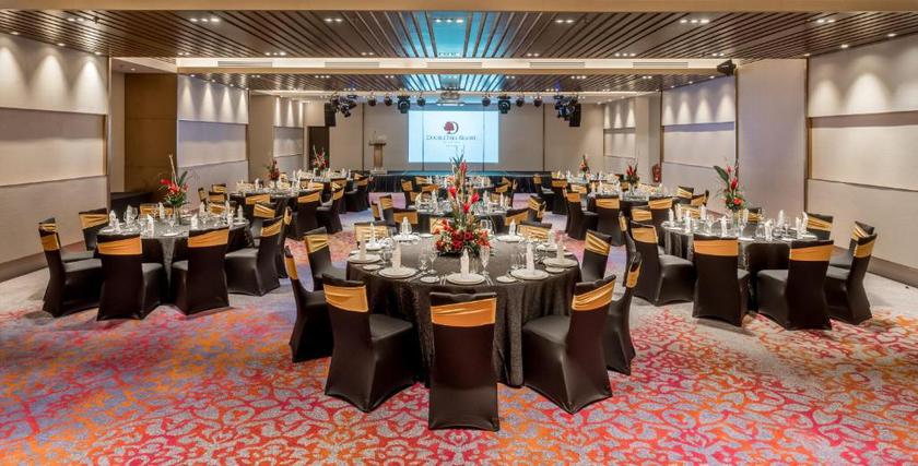 Imagen del bar/restaurante del Hotel Doubletree Resort By Hilton Penang. Foto 2