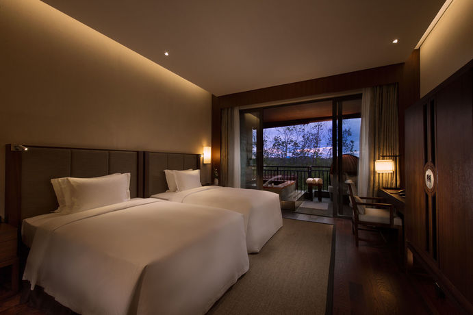 Imagen de la habitación del Hotel Doubletree Resort by Hilton Hainan Qixianling Hot. Foto 4