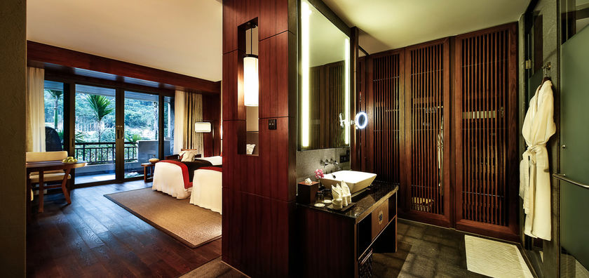 Imagen de la habitación del Hotel Doubletree Resort by Hilton Hainan Qixianling Hot. Foto 9