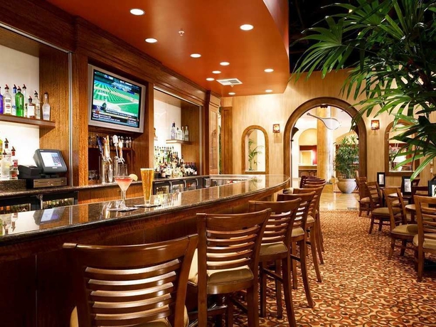 Imagen del bar/restaurante del Hotel Doubletree Suites By Hilton Anaheim Rsrt - Conv Cntr. Foto 4