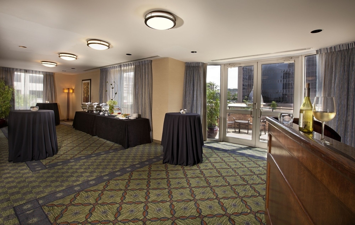 Imagen de los interiores del Hotel Doubletree Suites By Hilton Austin. Foto 12