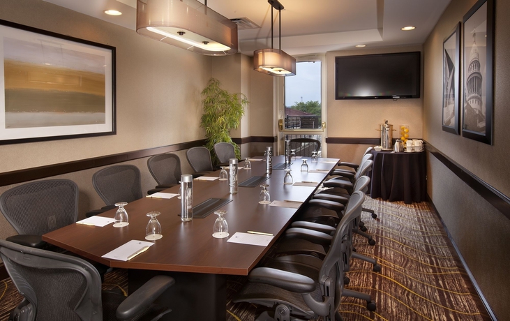 Imagen de los interiores del Hotel Doubletree Suites By Hilton Austin. Foto 13