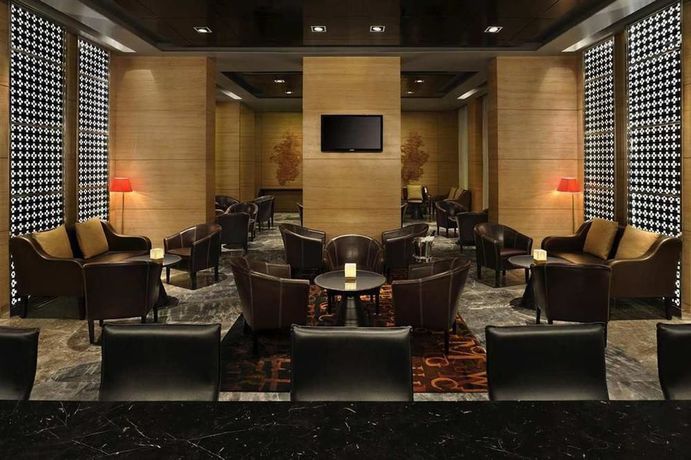 Imagen del bar/restaurante del Hotel Doubletree Suites By Hilton Bangalore. Foto 5