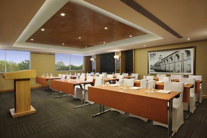 Imagen de los interiores del Hotel Doubletree Suites By Hilton Bangalore. Foto 14