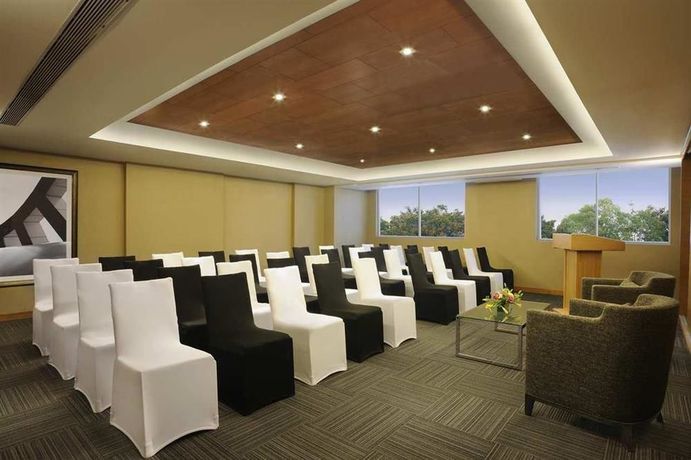 Imagen de los interiores del Hotel Doubletree Suites By Hilton Bangalore. Foto 16