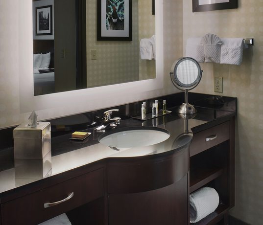 Imagen de la habitación del Hotel Doubletree Suites By Hilton Bentonville. Foto 3