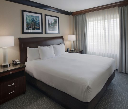 Imagen de la habitación del Hotel Doubletree Suites By Hilton Bentonville. Foto 4
