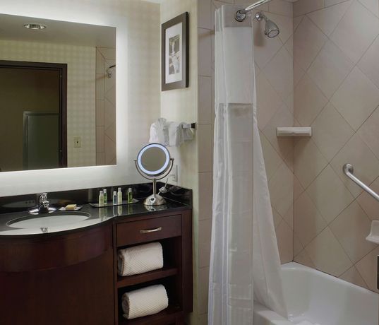 Imagen de la habitación del Hotel Doubletree Suites By Hilton Bentonville. Foto 7