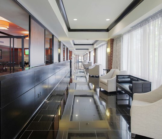 Imagen de los interiores del Hotel Doubletree Suites By Hilton Bentonville. Foto 17