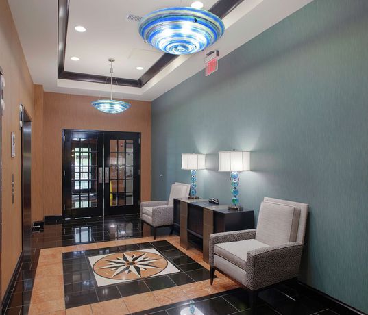 Imagen de los interiores del Hotel Doubletree Suites By Hilton Bentonville. Foto 20