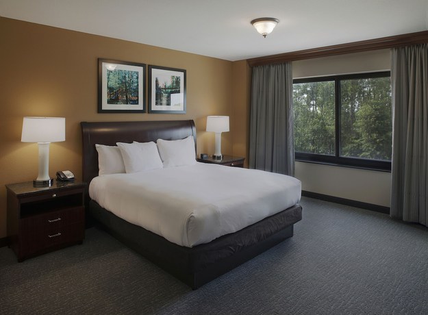 Imagen de la habitación del Hotel Doubletree Suites By Hilton Bentonville. Foto 12