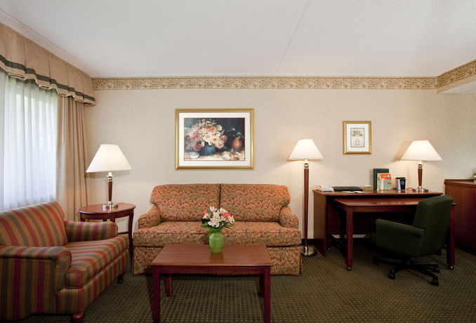 Imagen de los interiores del Hotel Doubletree Suites By Hilton Cincinnati - Blue Ash. Foto 5