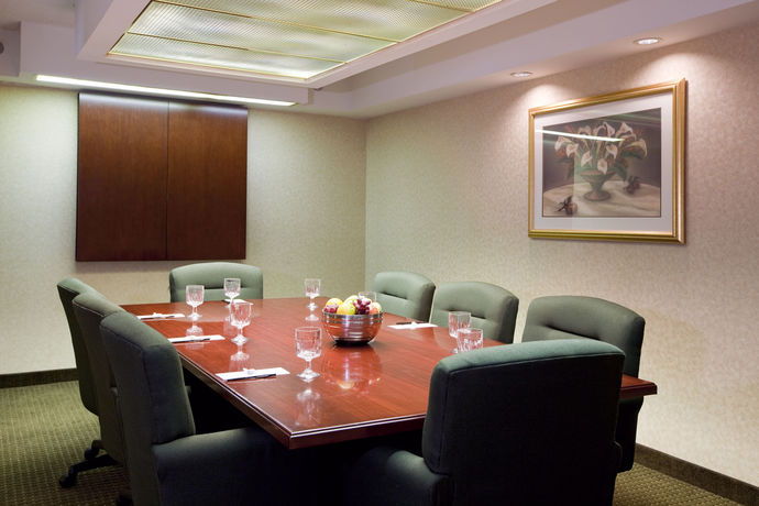 Imagen de los interiores del Hotel Doubletree Suites By Hilton Cincinnati - Blue Ash. Foto 7