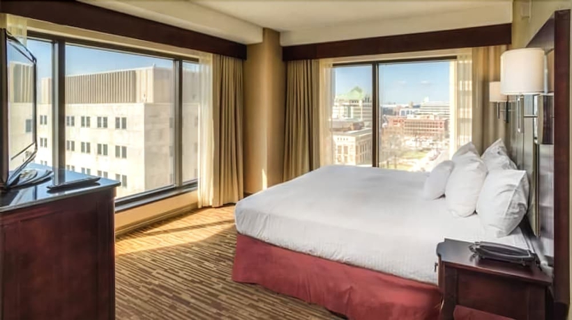 Imagen de la habitación del Hotel Doubletree Suites By Hilton Columbus Downtown. Foto 4