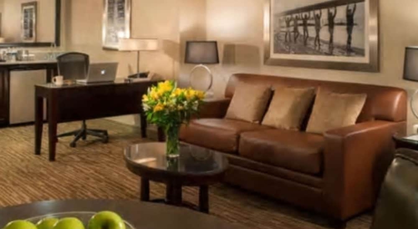 Imagen de la habitación del Hotel Doubletree Suites By Hilton Columbus Downtown. Foto 5