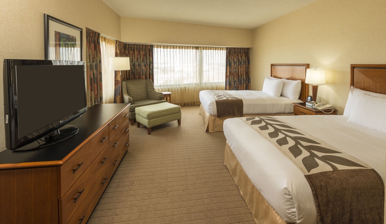 Imagen de la habitación del Hotel Doubletree Suites By Hilton Htl and Conf Cntr Downers Grove. Foto 2