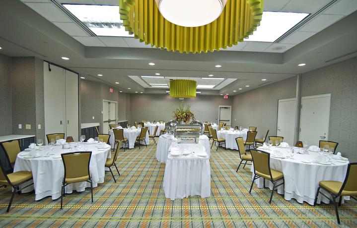Imagen de los interiores del Hotel Doubletree Suites By Hilton Huntsville South. Foto 10