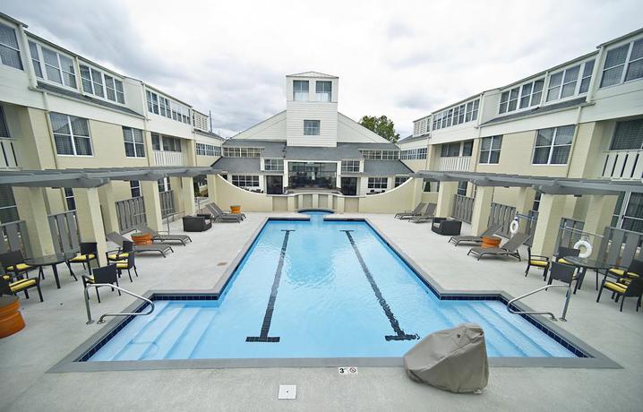 Imagen de la piscina del Hotel Doubletree Suites By Hilton Huntsville South. Foto 13