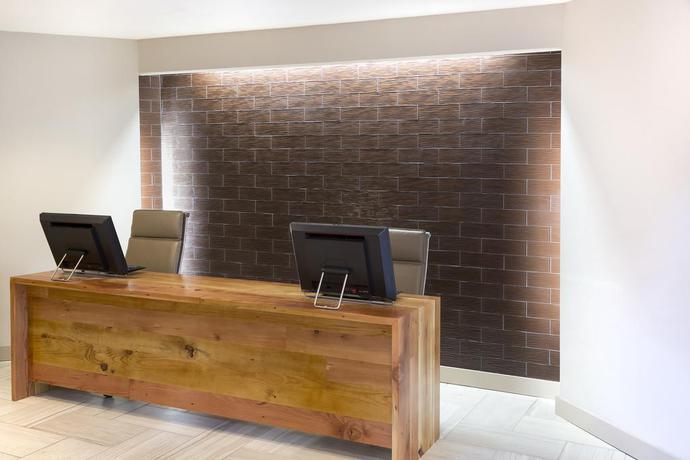 Imagen de los interiores del Hotel Doubletree Suites By Hilton Nashville Airport. Foto 8