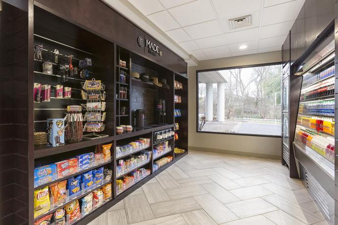 Imagen de los interiores del Hotel Doubletree Suites By Hilton Nashville Airport. Foto 10