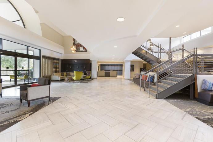 Imagen de los interiores del Hotel Doubletree Suites By Hilton Nashville Airport. Foto 12