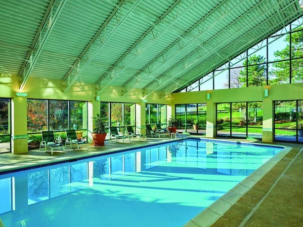 Imagen de la piscina del Hotel Doubletree Suites By Hilton Philadelphia West. Foto 15