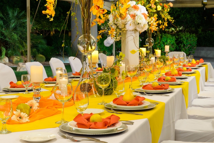 Imagen de los interiores del Hotel Doubletree Suites By Hilton Phoenix. Foto 14