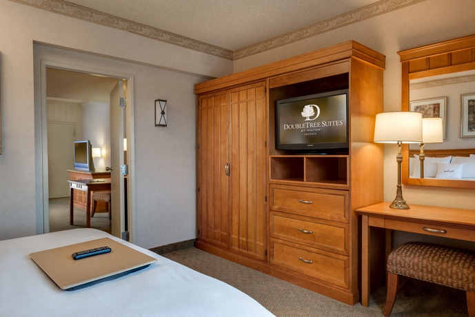 Imagen de la habitación del Hotel Doubletree Suites By Hilton Phoenix. Foto 6