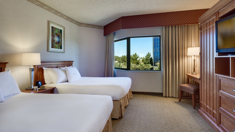 Imagen de la habitación del Hotel Doubletree Suites By Hilton Phoenix. Foto 7